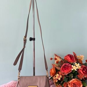 MARC BY MARC JACOBS NATASHA CROSSBODY LEATHER MOCA COLOR BAG  ADJASTABLE STRAP